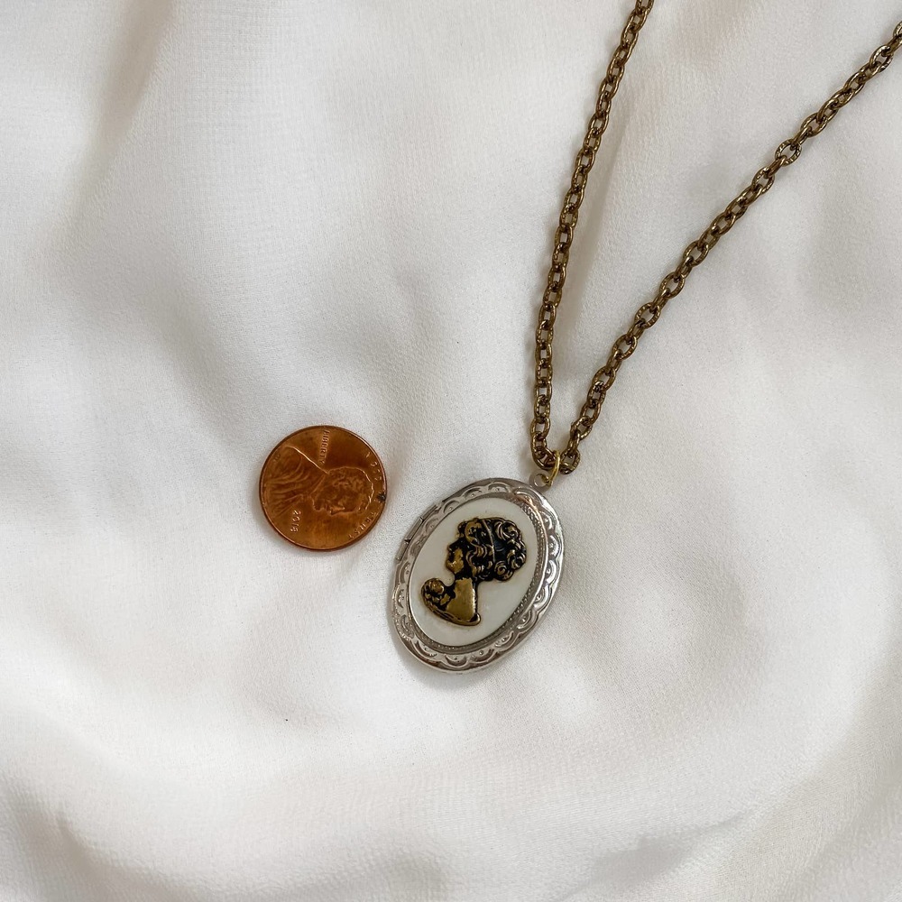 VTG Silver Brass Victorian Cameo Locket - Picture 5 of 8